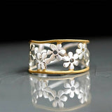 Anello floreale irregolare traforato