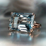Anello vintage classico con zircone blu