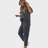 Completo casual con t-shirt e pantaloni jogger