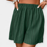 Nina - Shorts di stile con pieghe frontali