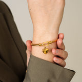 Bracciale dorato a forma di cuore