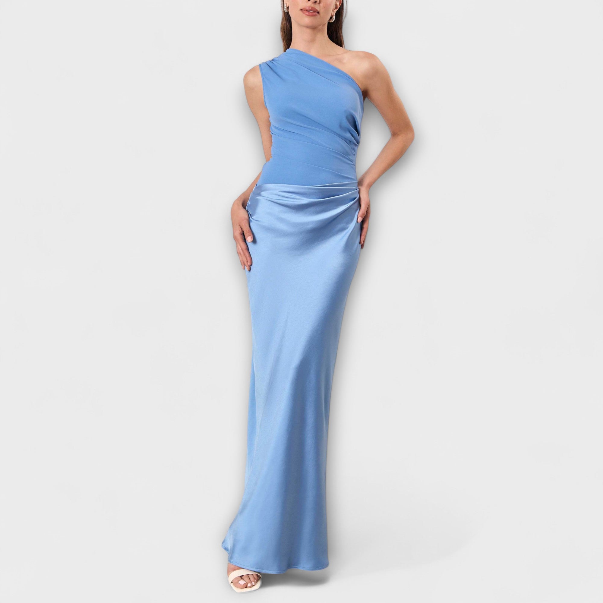 Abito lungo elegante monospalla